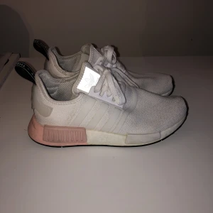 Adidas nmd - Fina nmds i bra skick finns små fläckar, stl 38,2/3