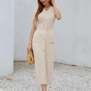 Klänning  - Enkel men elegant klänning till salu! 