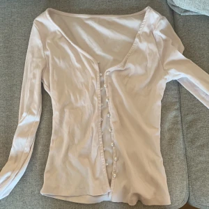 Söt blus/topp som inte riktigt kommit till användning 💜 - Lite tajt men bra passform och strechig