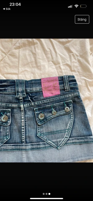 Y2k mini skirt - Jättefin minikjol. Midjemåttet är 40 cm och längden är nästan 29! Skriv för frågor! Köp helst via köp nu!