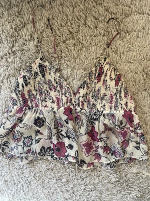 Zara topp - Så fin zara topp!!💕  OBS : om du vinner budgivningen måste du KÖPA!!