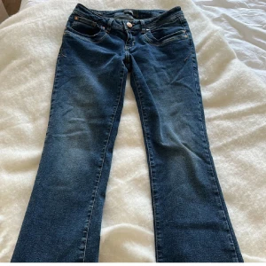 Ltb jeans  - Säljer mina ltb jeans i modellen valerie som knappt är använda och i nyskick 🩷säljer då de är för stora i midjan! nypris är 700kr 🩷skriv privat för fler bilder 