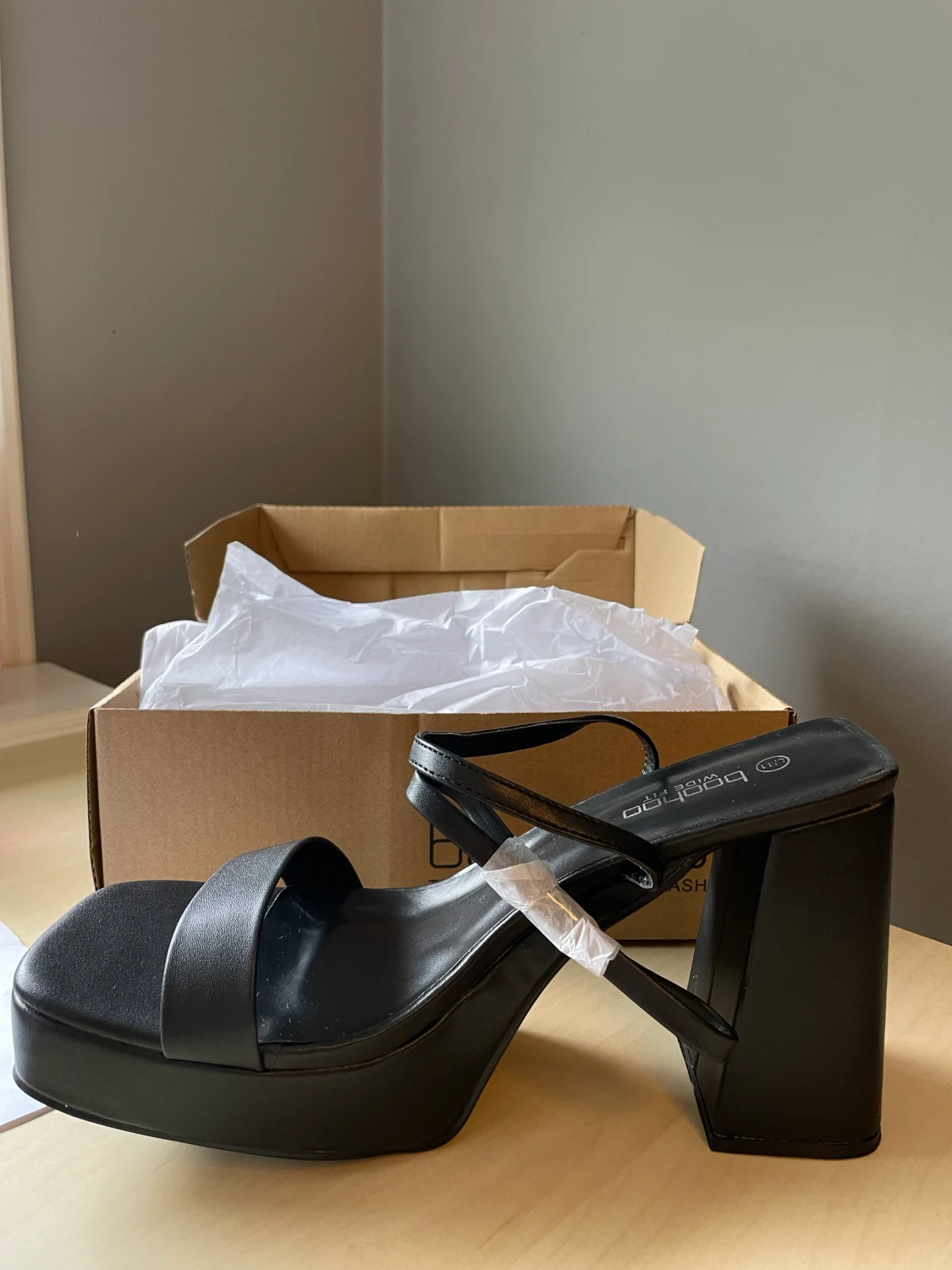 Platåskor med bred klack 