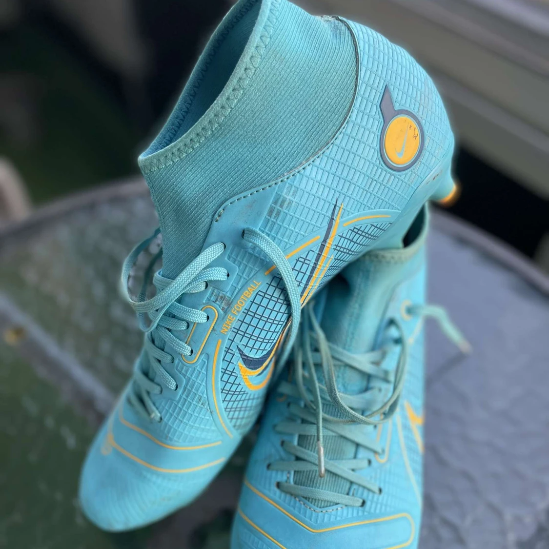 Fotbollsskor med dubbar