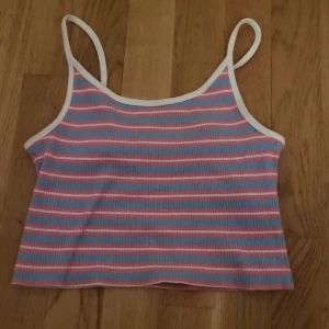 Randigt linne  - Super fint linne bara använt 2-3 gånger. 