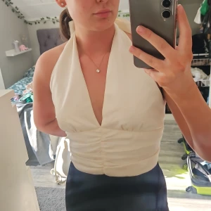 Halterneck topp - Superfin topp men tyvärr för stor, använd några gånger men inget som märks🫶
