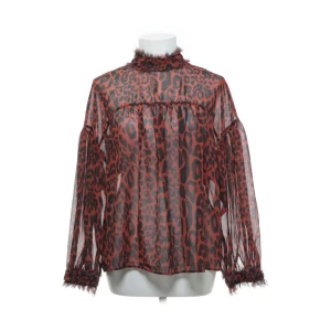 Blus  - Säljer den här blusen från zara som är köpt på sellpy💓