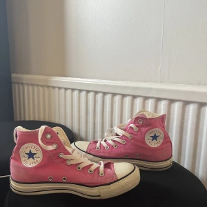 Converse skor  - Säljer de för jag inte behöver de längre, priset kan diskuteras!