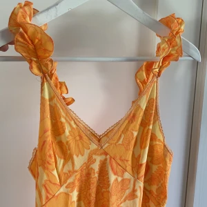 Klänning - Ornat klänning som är jätte fin att ha i sommar 😇