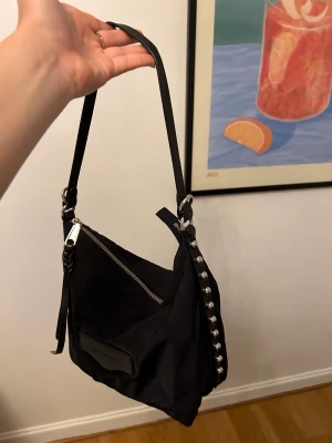 Rebecca minkoff - Rebecca minkoff väska i mycket fint skick, nupris ca 2000kr.