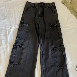 Baggy Cargo jeans storlek S DM för frågor 🙏 Köparen står för frakt 