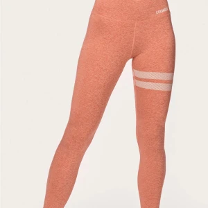 Snygga stronger tights💖  - säljs inte längre på deras egna hemsida💞 de heter ” CANYON HIGH WAIST TIGHTS” i strl xs, är för små för mig (172cm)❤️ originalpris 700kr, köpare står för frakt o post för sånt strul💓 