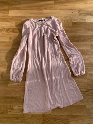 Rosa klänning  - Aldrig använd 