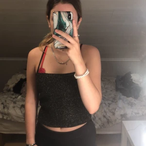 Linne - Glittrigt snyggt linne passar bra till fest,kalas eller nyår!