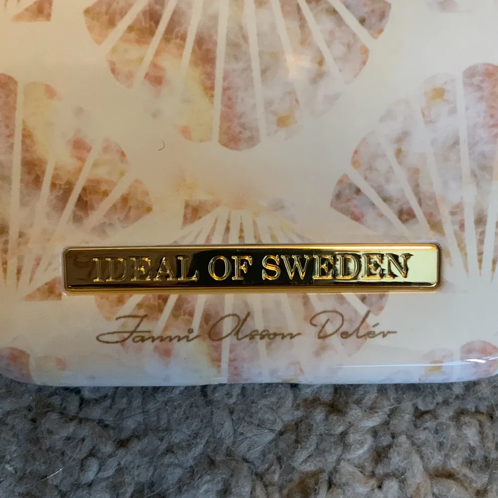 Somrigt Ideal of Sweden skal, inga täcken på användning på framsidan.. Övrigt.