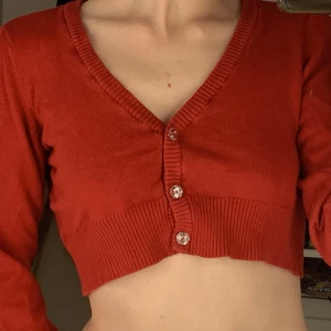 Kofta - Sötaste koftan jag äger!! Man kan antingen ha något under eller ha den som den är!🫶🏼