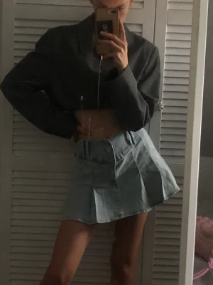 Jeanskjol  - Ny jeanskjol jag säljer då den ej kommer till användning 