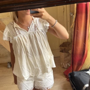 Vit blus - Jätte snygg vit blus!!💞