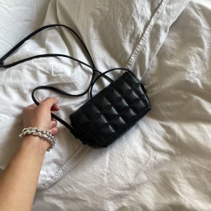 Svart väska - Väska som inte kommit till användning! 