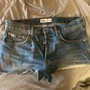 Jeansshorts - Blåa jeans shorts från zara