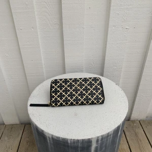 By malene Birger plånbok  - Säljer denna plånboken från by malene Birger💞
