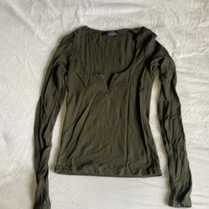Olivgrön topp - 🫶