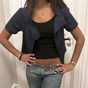 💙Blå jacka💙 - Snygg kortärmad marinblå jacka