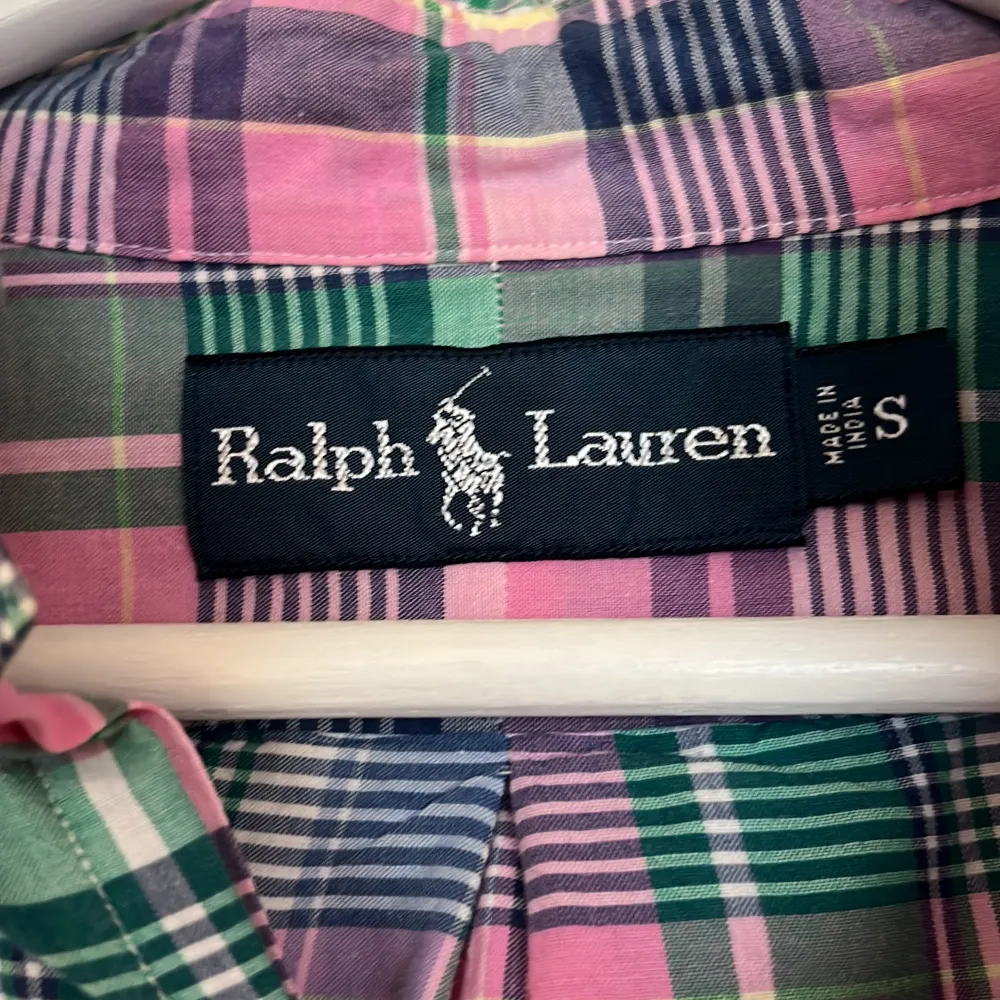 Säljer min Ralph Lauren skjorta, använd ett fåtal gånger. Bra skick 9/10. Nypris 1599kr. Skjortor.