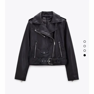 Skinnjacka - Säljer min älskade skinnjacka från Zara, använd en del men inga slitningar alls och i jättefint skick🩷