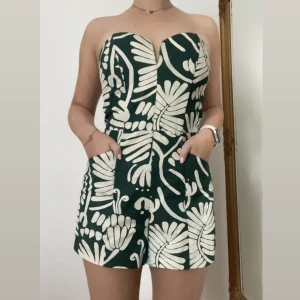 Byxdress - Storlek 40, H&M, något urtvättad därav priset 