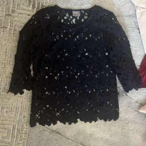 svart ihålig tröja - Bra skick, jätte fin tröja