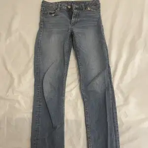 Säljer ett par Jeans i storlek xs