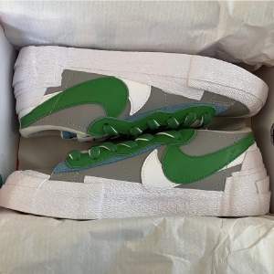 Säljer mina otroliga Nike Blazer Low x Sacai Green! 🐸 fetaste skorna till hösten helt klart!!! 