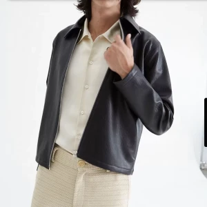 SÖKER SEFR LEATHERJACKET - Söker denna jacka i strl M men allt är av intresse 