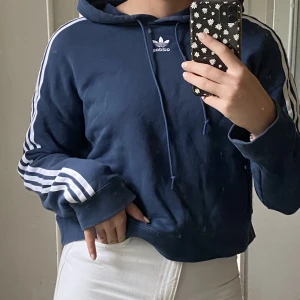 Adidas hoodie - Säljer pga använder inte, varsamt använd och i gott skick