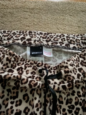 Gina mjukis  - Superfina mjukis från Gina tricot i storlek S❤️superlena och sköna att ha på sig🫶🏻✨hör av er vid funderingar eller frågor💕