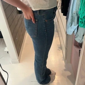 Gap jeans - Säljer dessa snygga bootcut jeansen från gap. Storlek 26 och passar 36/38🩷