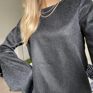 NAKD, topp - Svart-glittrig topp från NAKD i storlek XS, passar även som S. Använd endast en gång❤️‍🔥