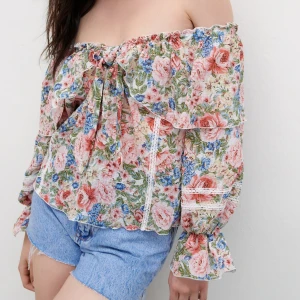 Offshoulder topp - Såå fin offshoulder topp från zara som är helt oanvänd! Strl Xs men passar strl S också! 