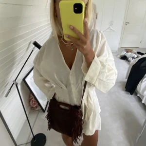 Vinröd majeväska! - Vinröd majeväska perfekt till hösten! Bra skick men har lite tecken av användning på skinnet.🍒🍒 Nypris: ca 3000kr Säljer: 1500kr KÖP INTE MED KÖP DIREKT HAR PROBLEM MED BANK ID‼️‼️