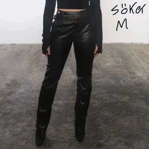 Söker - Söker Adsgn skinnbyxor i storlek M