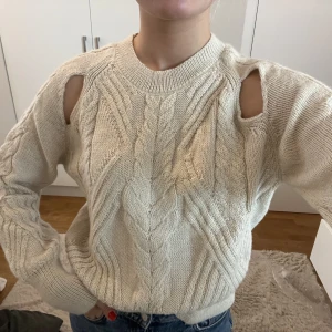 Dagmar tröja - Skit snygg stickad tröja ifrån Dagmar. Väldigt bra skick. Storlek s. 450kr+frakt