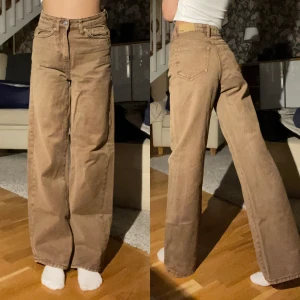 highwaist jeans  - bruna highwaist jeans i storlek XXS ifrån lager 157. 