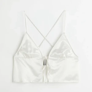 Satin Topp - Använd fåtal gånger, säljer pga för liten för mig🫶