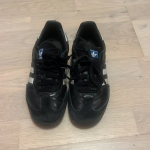 Adidas sambas  - Fina skor e ingångna men inga defekter ny pris 1119 ( pris kan sänkas vid snabbt köp)