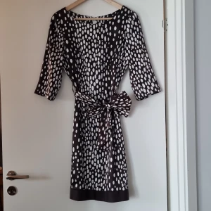 Klänning - Zara basic stl L men mer som en S/M 