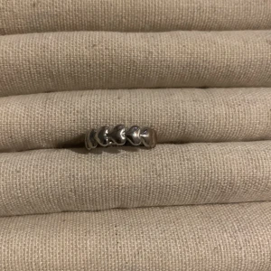 Ring - Dem har små märken  Frakt 15kr