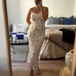 Klänning från H&M  - Jättefin klänning från H&M. Oanvänd! 