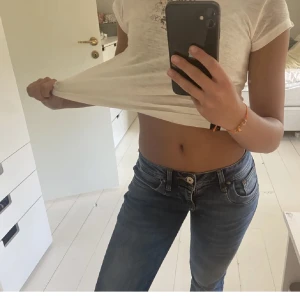 Ltb lågmidjade jeans  -  Hej! säljer mina Ltb jeans då dom är lite korta för mig och kommer inte till användning. Dom är i super bra skick! Inga defekter..