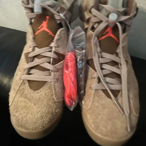 Air Jordan 6 Retro Travis Scott British Khaki - Så jag Rare skor och just nu behöver pengar så jag behöver bara halva prist. ( OANVÄND HEL NY )